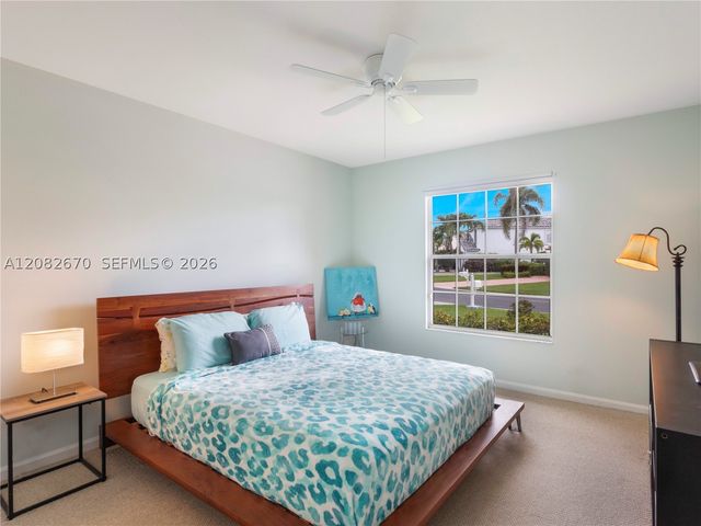 2549 Egret Lake Dr, Green Acres, FL 33413