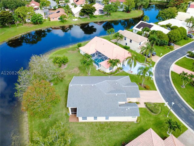 2549 Egret Lake Dr, Green Acres, FL 33413