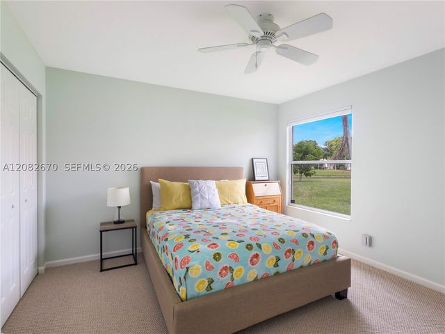 2549 Egret Lake Dr, Green Acres, FL 33413