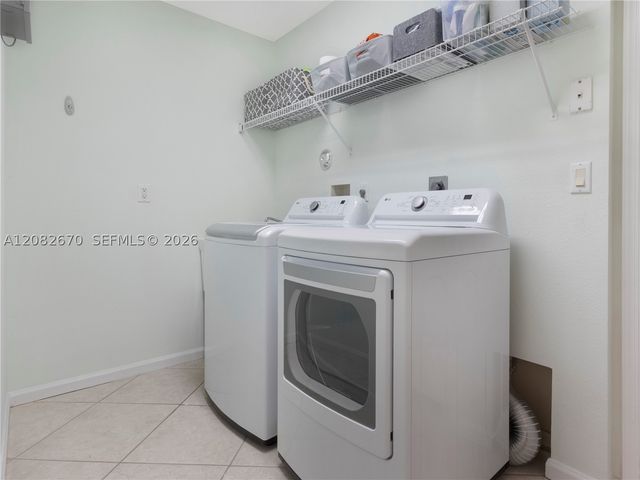2549 Egret Lake Dr, Green Acres, FL 33413