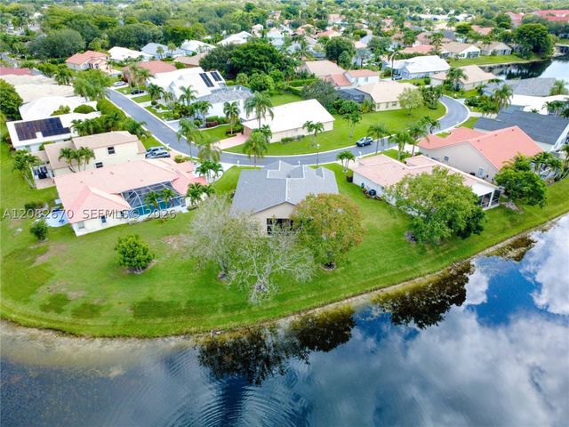 2549 Egret Lake Dr, Green Acres, FL 33413