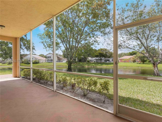 2549 Egret Lake Dr, Green Acres, FL 33413