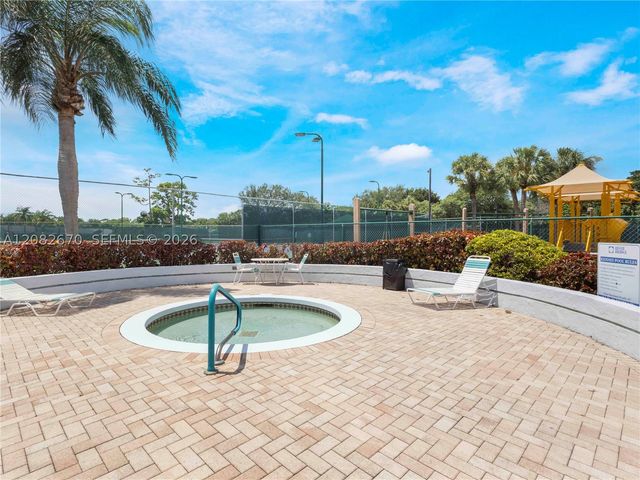 2549 Egret Lake Dr, Green Acres, FL 33413