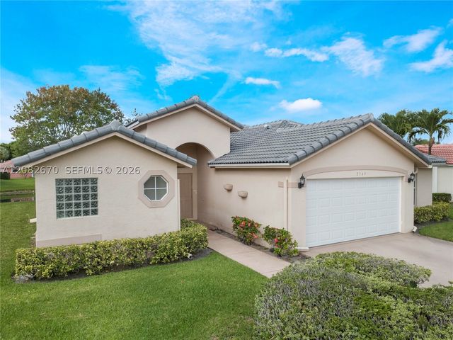 2549 Egret Lake Dr, Green Acres, FL 33413