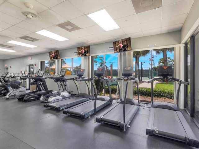 2549 Egret Lake Dr, Green Acres, FL 33413