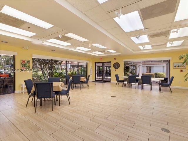 2549 Egret Lake Dr, Green Acres, FL 33413