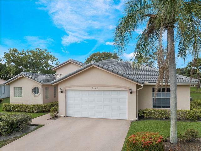 2549 Egret Lake Dr, Green Acres, FL 33413