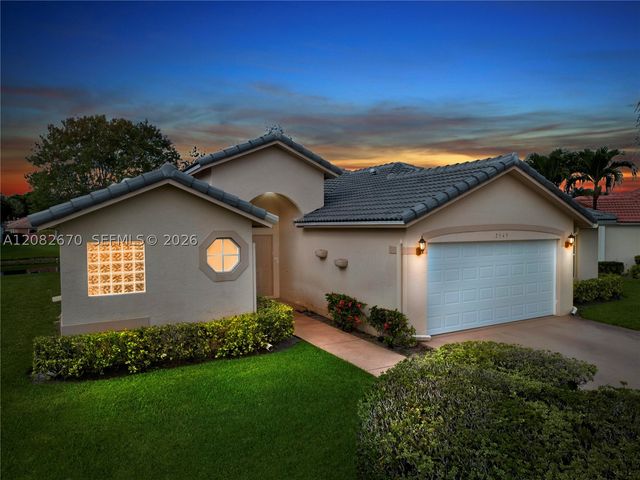 2549 Egret Lake Dr, Green Acres, FL 33413