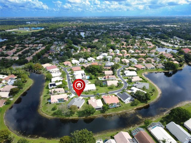 2549 Egret Lake Dr, Green Acres, FL 33413