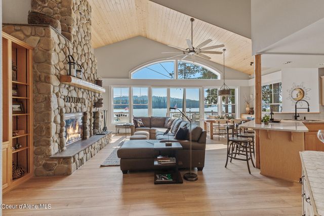50 Lower Bear Creek Bay Rd, Coolin, ID 83821