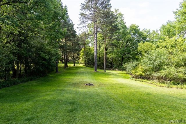 7217 Quaker Road, Orchard Park, NY 14127