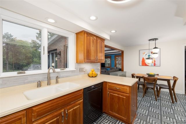 7217 Quaker Road, Orchard Park, NY 14127