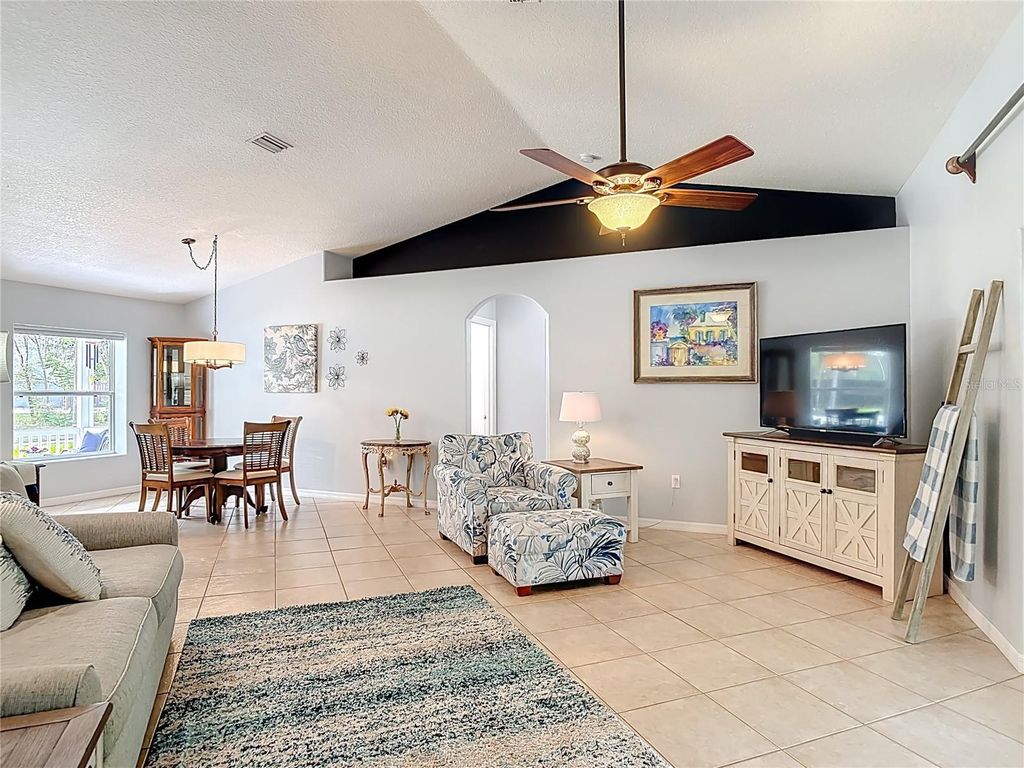 Image 14 of property listing at 191 N SUMMIT AVENUE, Lake Helen, FL 32744