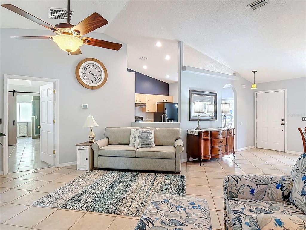 Image 15 of property listing at 191 N SUMMIT AVENUE, Lake Helen, FL 32744