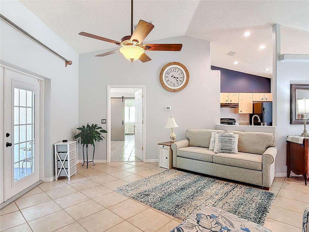 Image 16 of property listing at 191 N SUMMIT AVENUE, Lake Helen, FL 32744