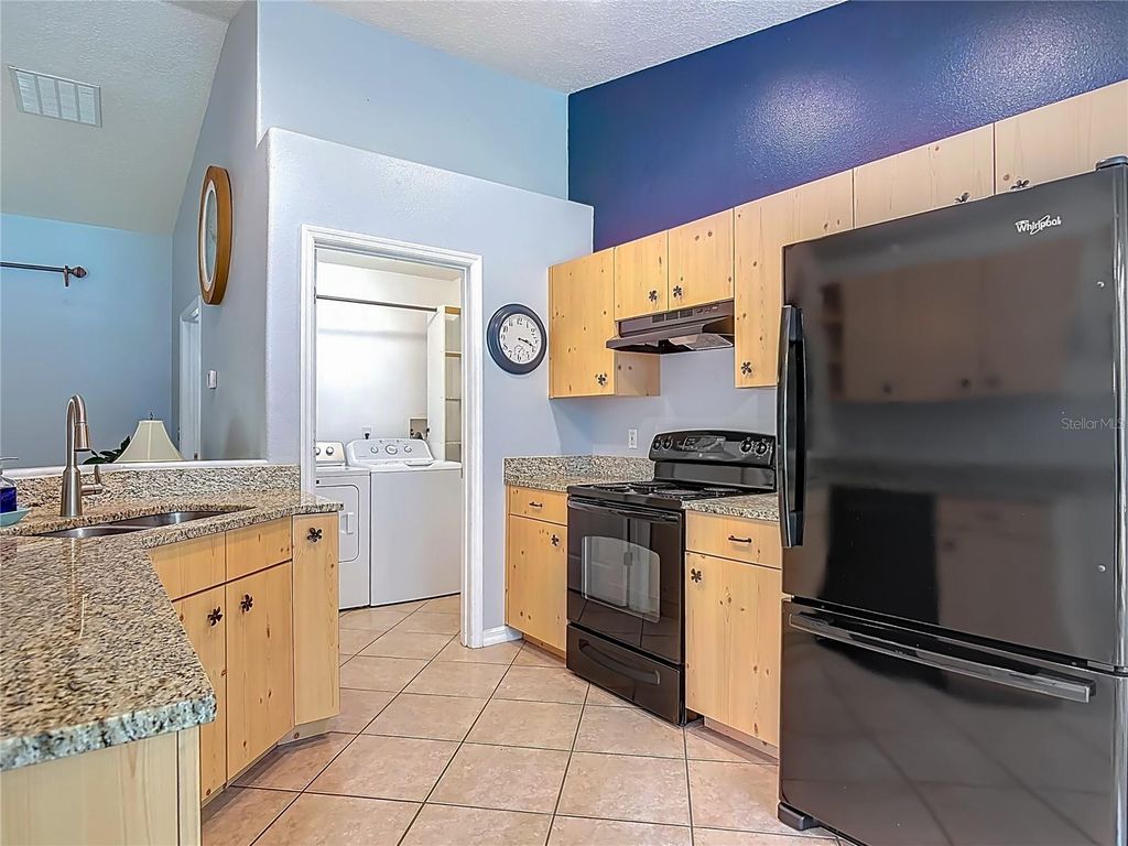 Image 19 of property listing at 191 N SUMMIT AVENUE, Lake Helen, FL 32744