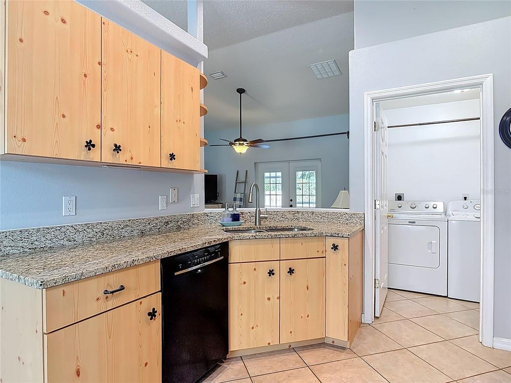 Image 23 of property listing at 191 N SUMMIT AVENUE, Lake Helen, FL 32744