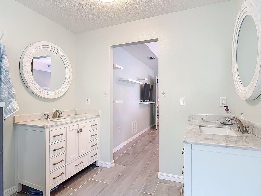 Image 29 of property listing at 191 N SUMMIT AVENUE, Lake Helen, FL 32744