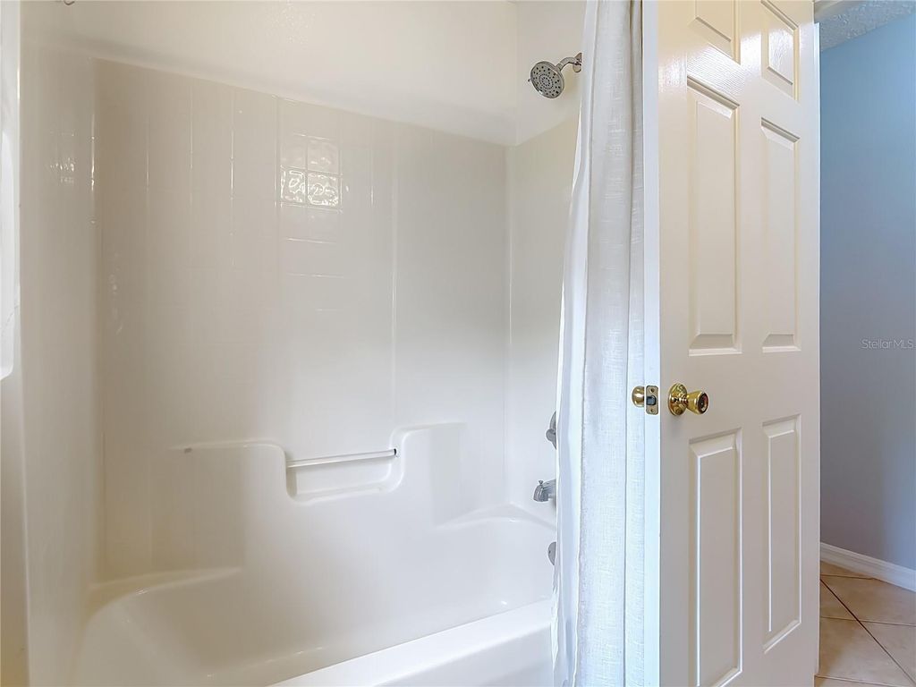 Image 34 of property listing at 191 N SUMMIT AVENUE, Lake Helen, FL 32744