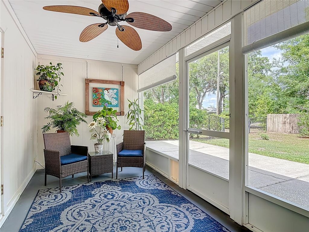 Image 37 of property listing at 191 N SUMMIT AVENUE, Lake Helen, FL 32744