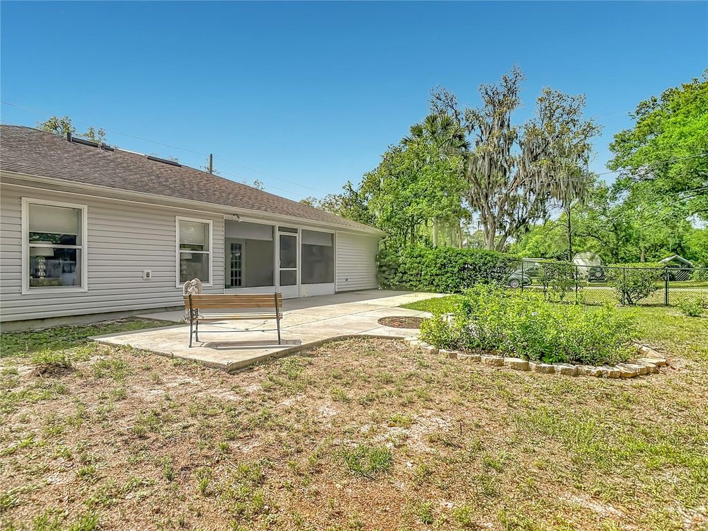 Image 42 of property listing at 191 N SUMMIT AVENUE, Lake Helen, FL 32744