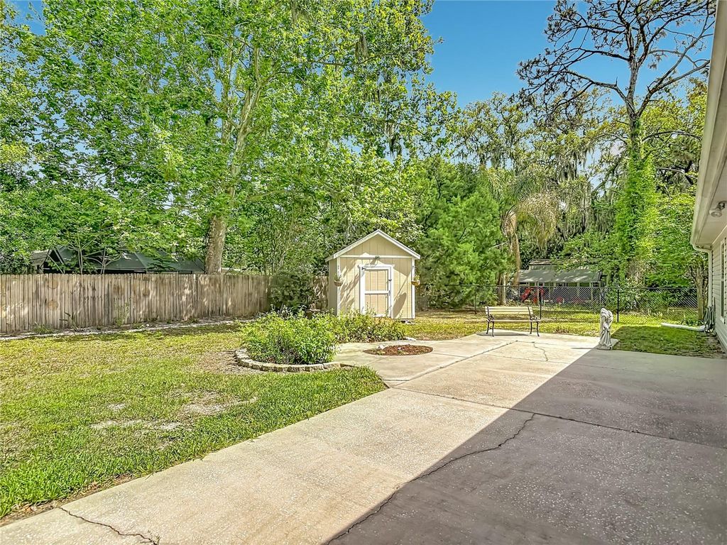 Image 43 of property listing at 191 N SUMMIT AVENUE, Lake Helen, FL 32744