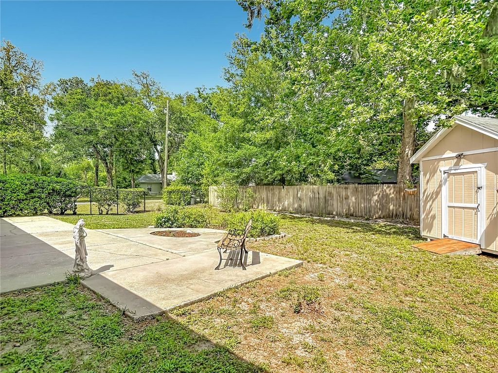 Image 46 of property listing at 191 N SUMMIT AVENUE, Lake Helen, FL 32744