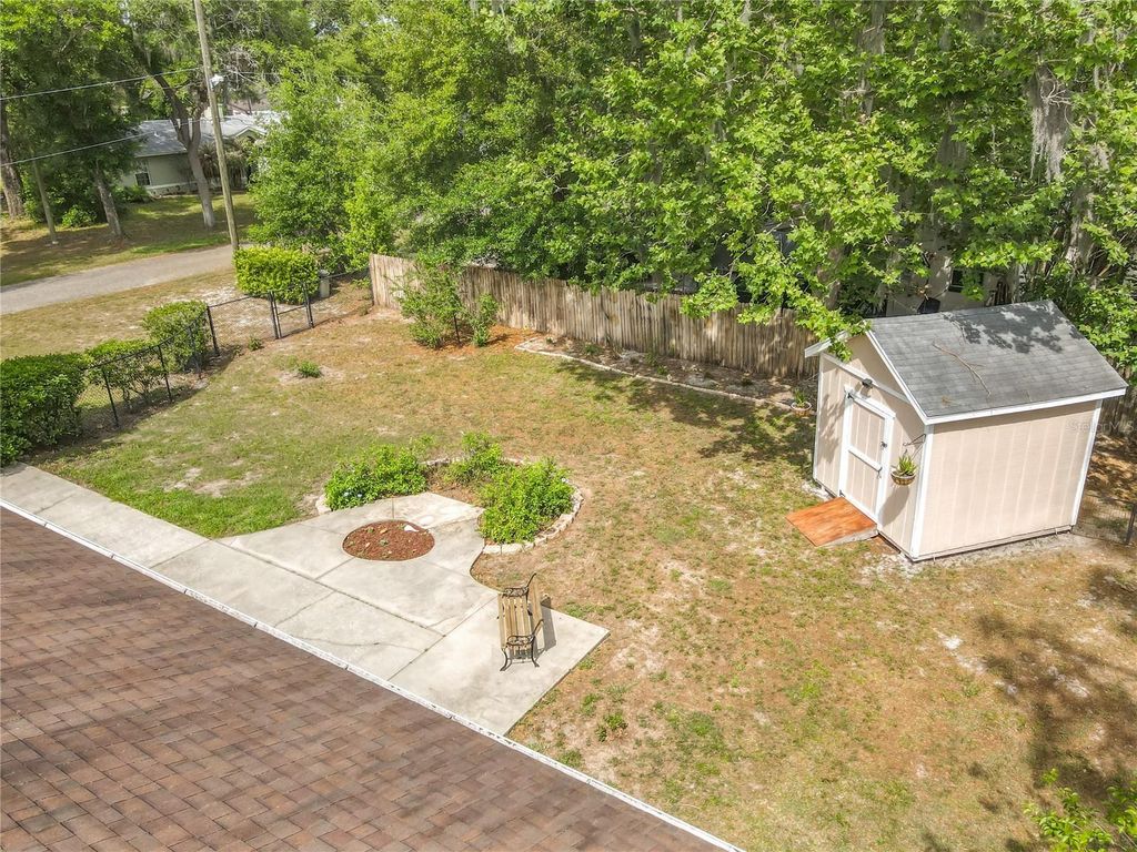 Image 48 of property listing at 191 N SUMMIT AVENUE, Lake Helen, FL 32744