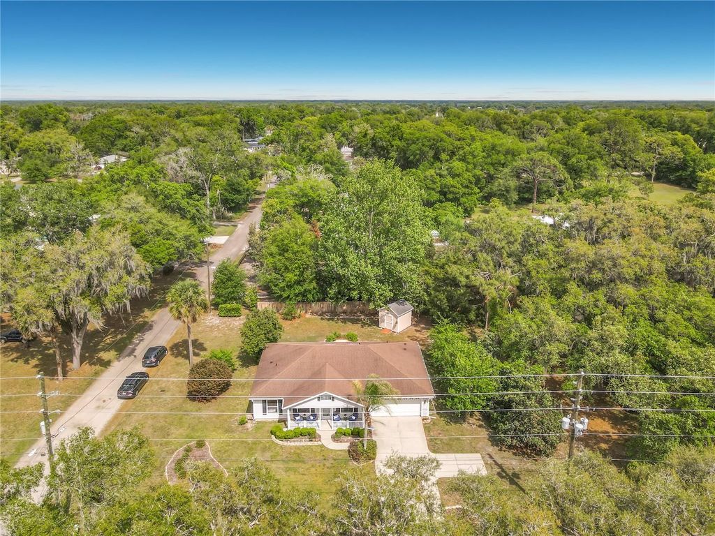 Image 50 of property listing at 191 N SUMMIT AVENUE, Lake Helen, FL 32744