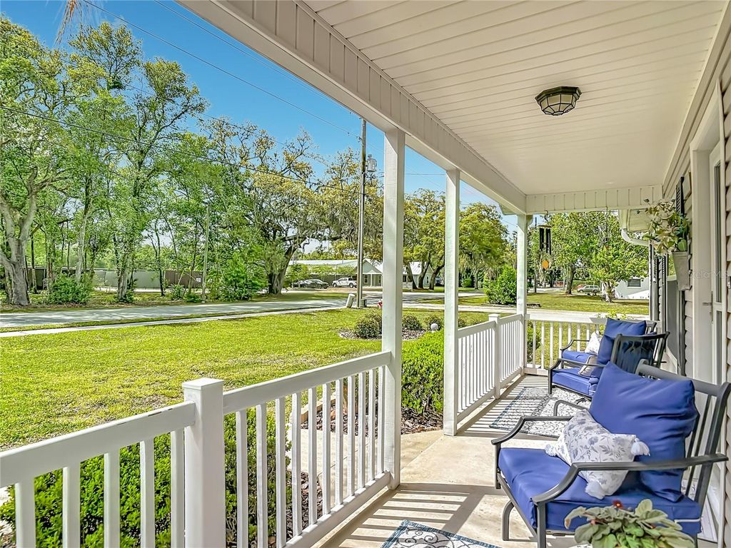 Image 6 of property listing at 191 N SUMMIT AVENUE, Lake Helen, FL 32744