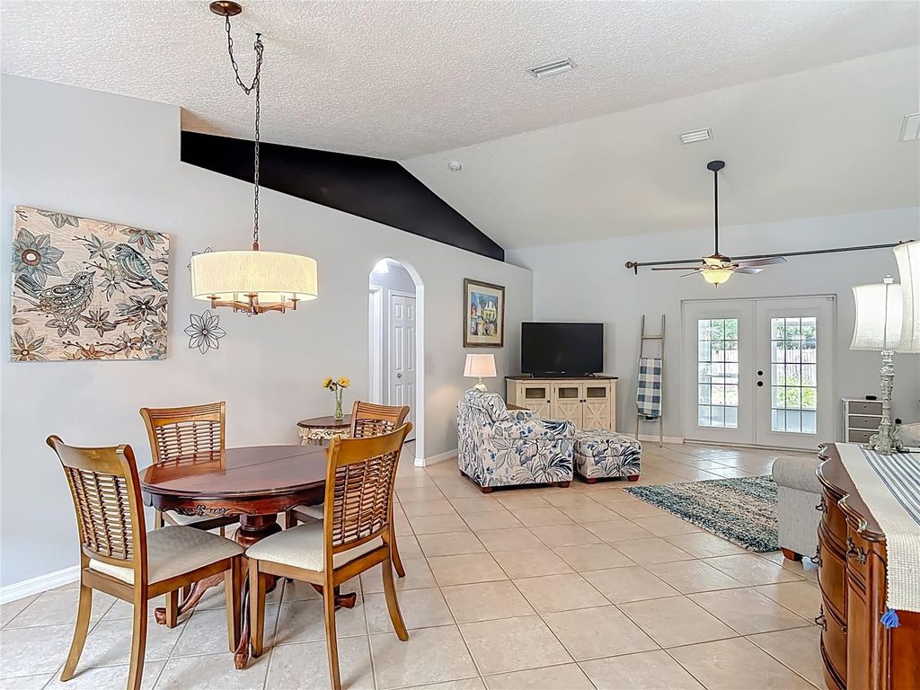 Image 8 of property listing at 191 N SUMMIT AVENUE, Lake Helen, FL 32744