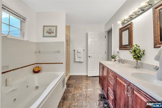 8 Mary Court, Mahwah, NJ 07430