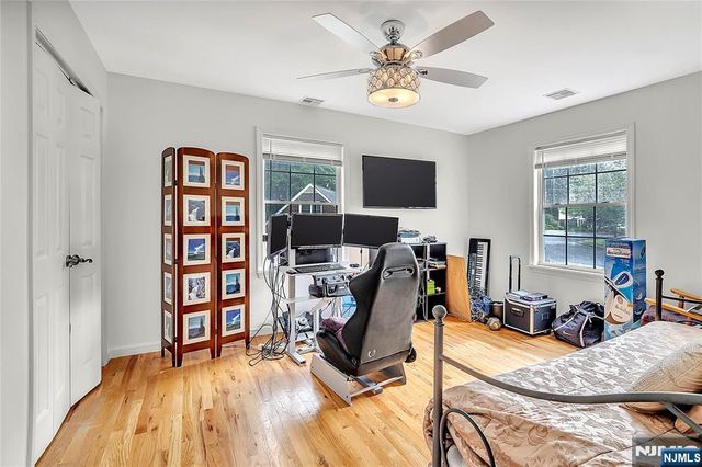 8 Mary Court, Mahwah, NJ 07430