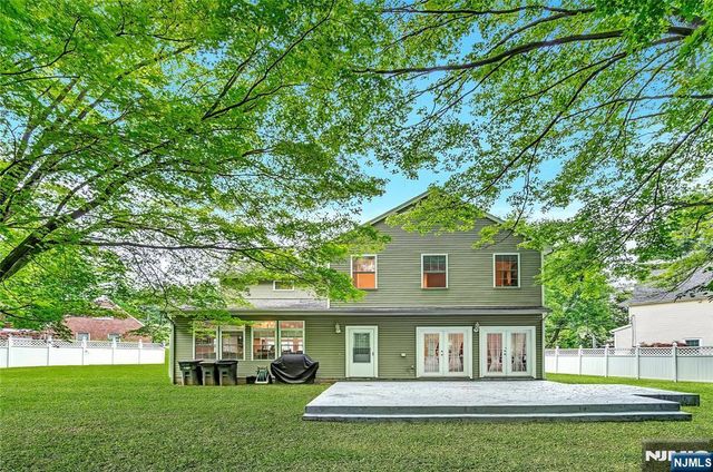 8 Mary Court, Mahwah, NJ 07430