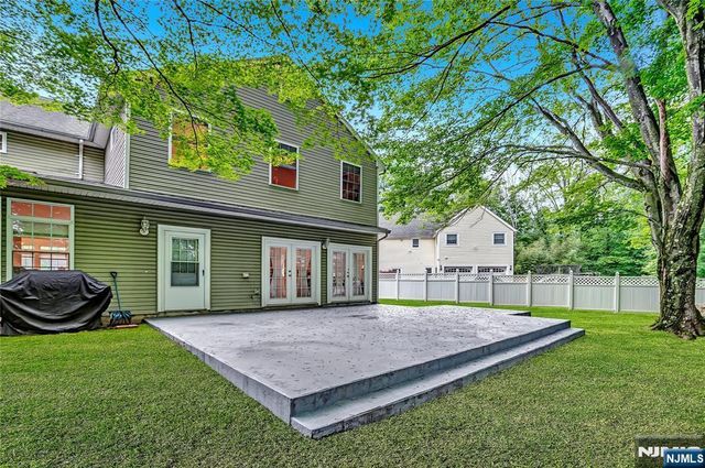 8 Mary Court, Mahwah, NJ 07430