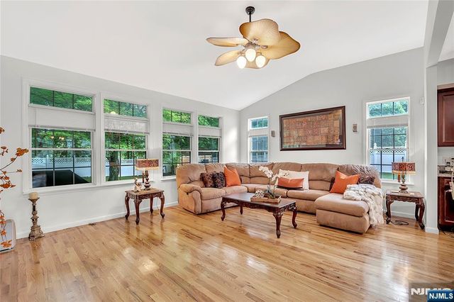 8 Mary Court, Mahwah, NJ 07430