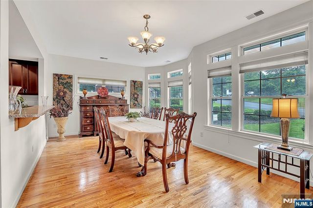 8 Mary Court, Mahwah, NJ 07430