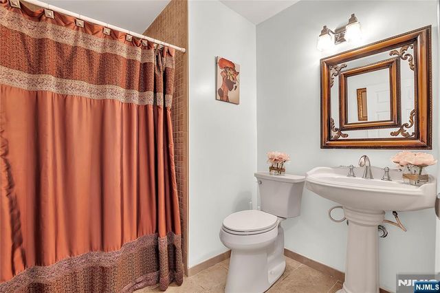 8 Mary Court, Mahwah, NJ 07430