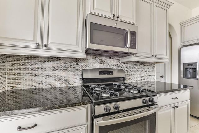 162 Cheswood Forest Place, Montgomery, TX 77316