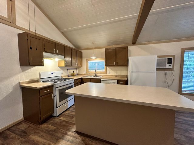 12462 Main Street, Chester, TX 75936