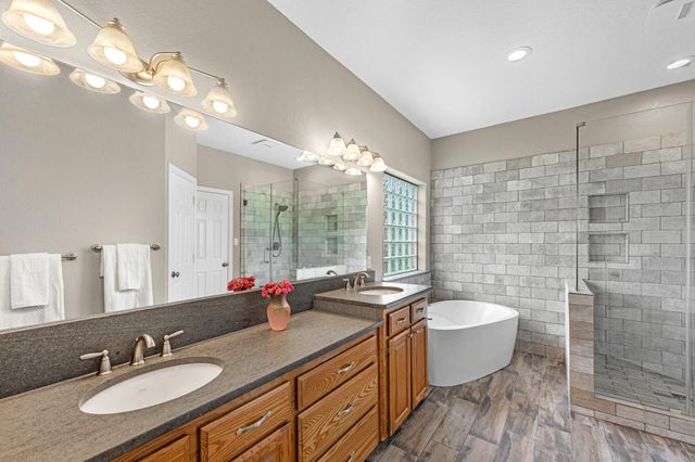 814 Sunset Trail, Angleton, TX 77515