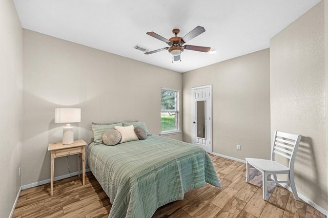814 Sunset Trail, Angleton, TX 77515