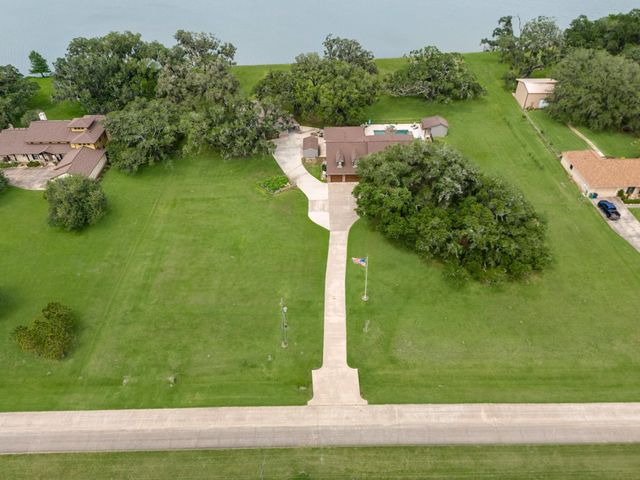 814 Sunset Trail, Angleton, TX 77515