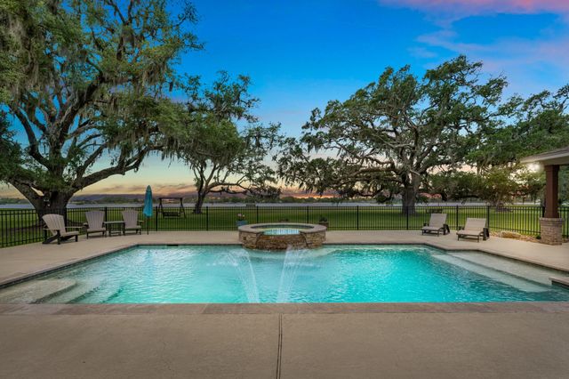 814 Sunset Trail, Angleton, TX 77515