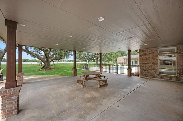 814 Sunset Trail, Angleton, TX 77515