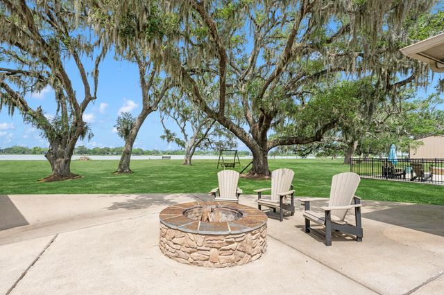 814 Sunset Trail, Angleton, TX 77515