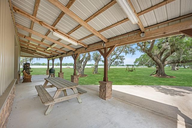 814 Sunset Trail, Angleton, TX 77515