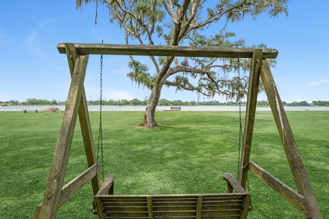814 Sunset Trail, Angleton, TX 77515
