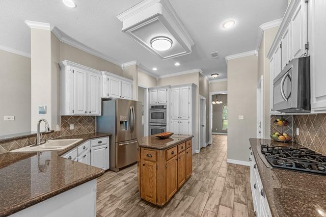 814 Sunset Trail, Angleton, TX 77515