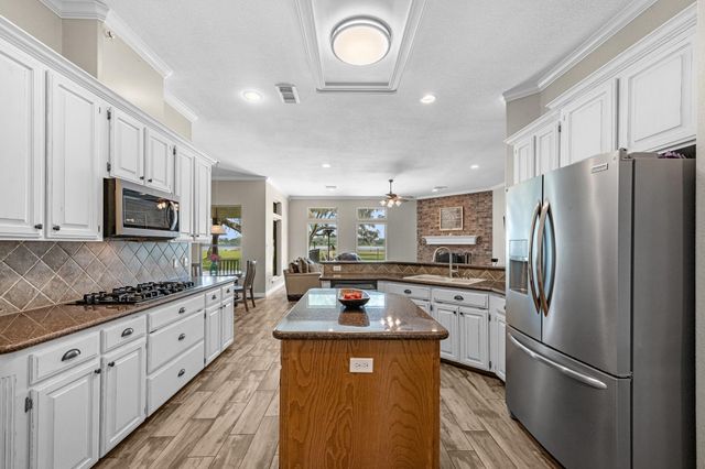 814 Sunset Trail, Angleton, TX 77515